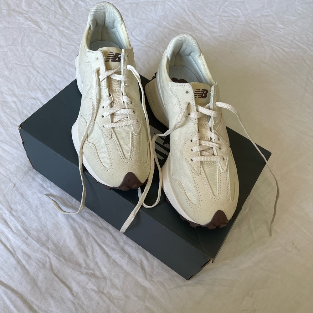 Brand new New Balance 327
